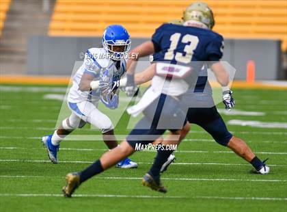 Thumbnail 2 in Klein Collins vs. Tyler (UIL 6A Regional Playoff) photogallery.