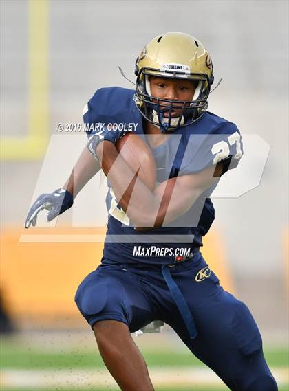 Thumbnail 3 in Klein Collins vs. Tyler (UIL 6A Regional Playoff) photogallery.