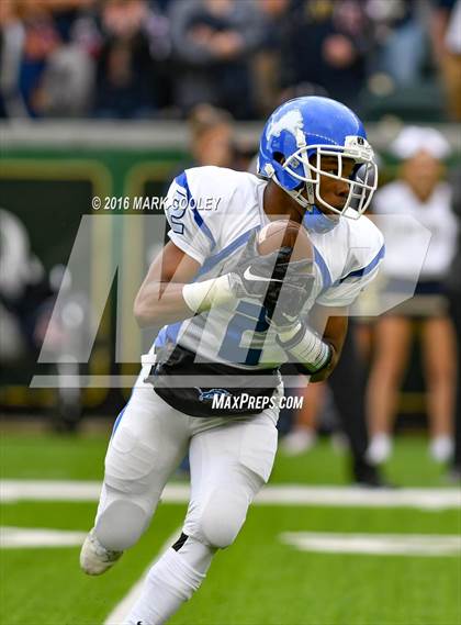 Thumbnail 2 in Klein Collins vs. Tyler (UIL 6A Regional Playoff) photogallery.