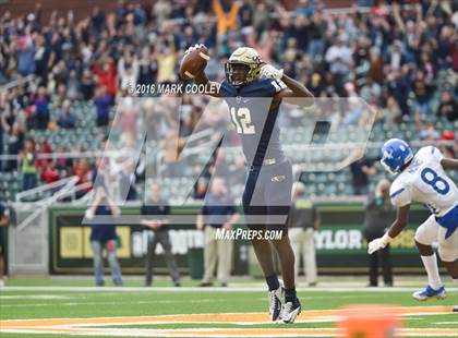 Thumbnail 3 in Klein Collins vs. Tyler (UIL 6A Regional Playoff) photogallery.