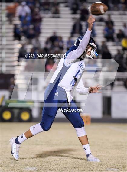 Thumbnail 3 in Deer Valley vs Casa Grande (AIA 4A Round 1 Playoff) photogallery.