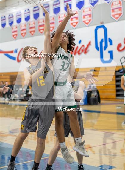 Thumbnail 2 in Temecula Valley vs. Poway photogallery.