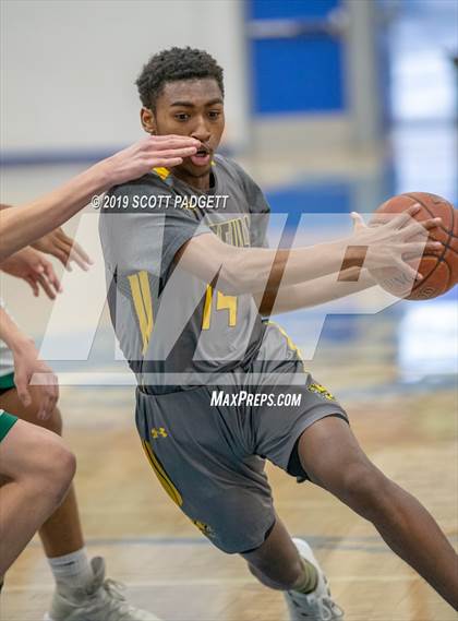 Thumbnail 3 in Temecula Valley vs. Poway photogallery.