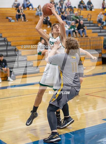 Thumbnail 3 in Temecula Valley vs. Poway photogallery.
