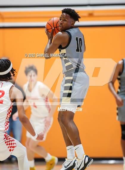 Thumbnail 3 in Taft vs Bishop Montgomery (So Cal Christmas Classic) photogallery.