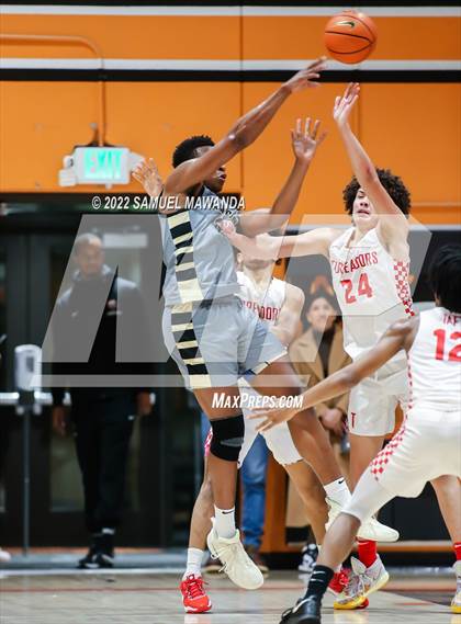Thumbnail 1 in Taft vs Bishop Montgomery (So Cal Christmas Classic) photogallery.