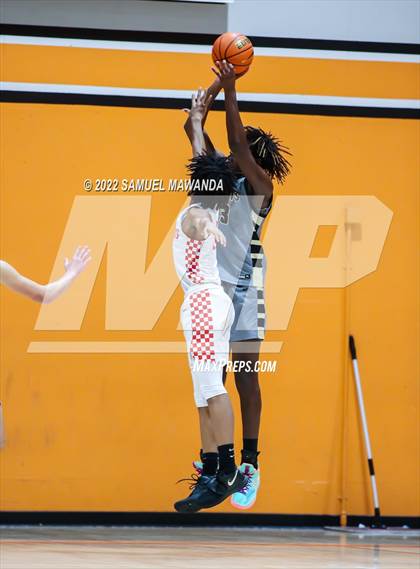 Thumbnail 2 in Taft vs Bishop Montgomery (So Cal Christmas Classic) photogallery.