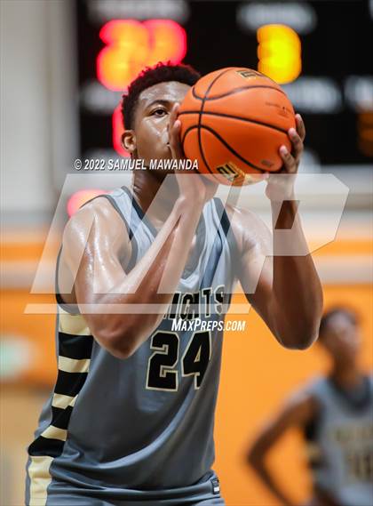 Thumbnail 1 in Taft vs Bishop Montgomery (So Cal Christmas Classic) photogallery.