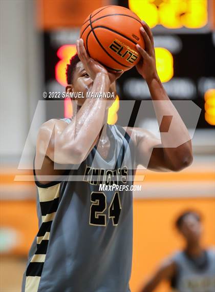 Thumbnail 2 in Taft vs Bishop Montgomery (So Cal Christmas Classic) photogallery.