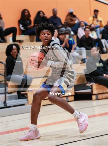 Thumbnail 2 in Taft vs Bishop Montgomery (So Cal Christmas Classic) photogallery.