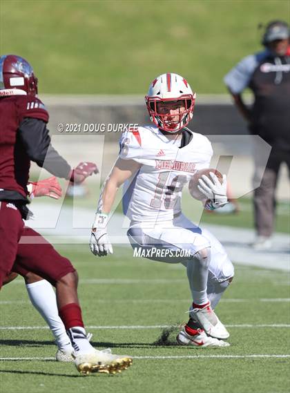Thumbnail 1 in Heights vs. Memorial (UIL 6A D2 Bi-District Playoff) photogallery.