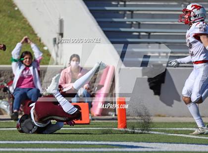 Thumbnail 3 in Heights vs. Memorial (UIL 6A D2 Bi-District Playoff) photogallery.