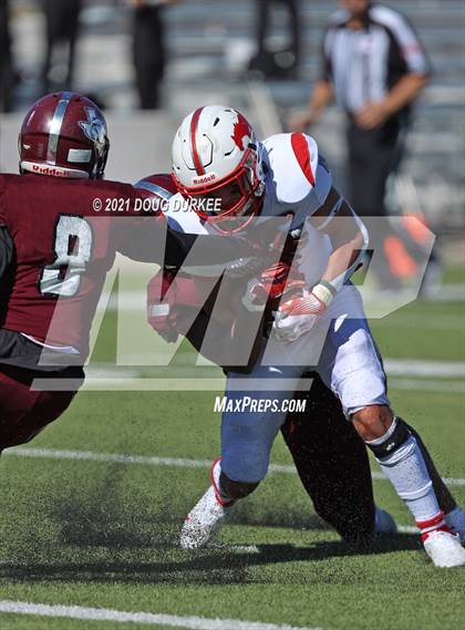 Thumbnail 2 in Heights vs. Memorial (UIL 6A D2 Bi-District Playoff) photogallery.
