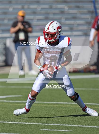 Thumbnail 1 in Heights vs. Memorial (UIL 6A D2 Bi-District Playoff) photogallery.
