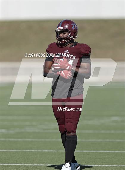 Thumbnail 1 in Heights vs. Memorial (UIL 6A D2 Bi-District Playoff) photogallery.