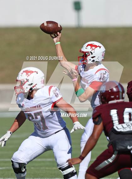 Thumbnail 1 in Heights vs. Memorial (UIL 6A D2 Bi-District Playoff) photogallery.
