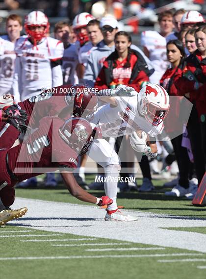 Thumbnail 3 in Heights vs. Memorial (UIL 6A D2 Bi-District Playoff) photogallery.