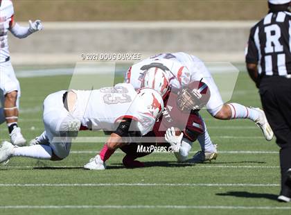 Thumbnail 3 in Heights vs. Memorial (UIL 6A D2 Bi-District Playoff) photogallery.