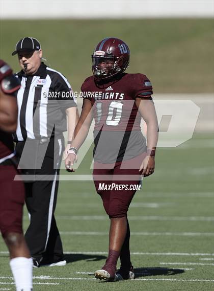 Thumbnail 2 in Heights vs. Memorial (UIL 6A D2 Bi-District Playoff) photogallery.