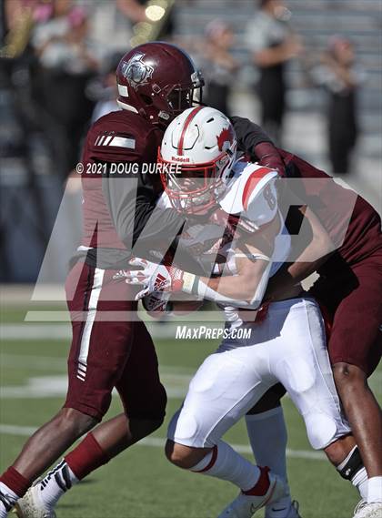 Thumbnail 2 in Heights vs. Memorial (UIL 6A D2 Bi-District Playoff) photogallery.