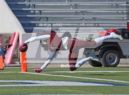 Thumbnail 2 in Heights vs. Memorial (UIL 6A D2 Bi-District Playoff) photogallery.