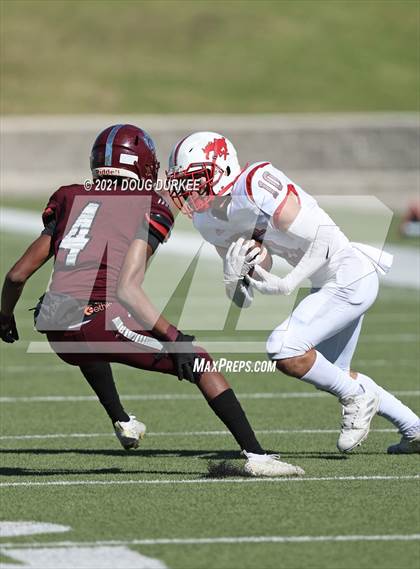Thumbnail 2 in Heights vs. Memorial (UIL 6A D2 Bi-District Playoff) photogallery.