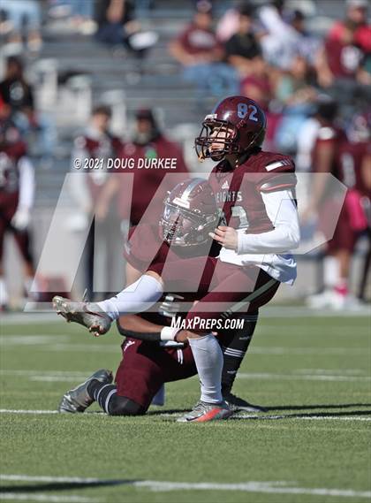Thumbnail 2 in Heights vs. Memorial (UIL 6A D2 Bi-District Playoff) photogallery.
