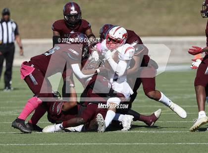 Thumbnail 3 in Heights vs. Memorial (UIL 6A D2 Bi-District Playoff) photogallery.