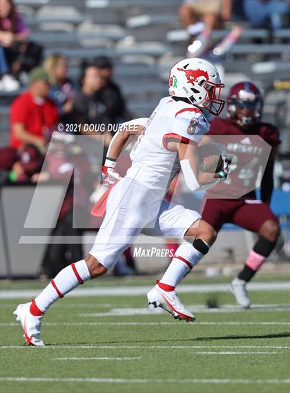 Thumbnail 1 in Heights vs. Memorial (UIL 6A D2 Bi-District Playoff) photogallery.