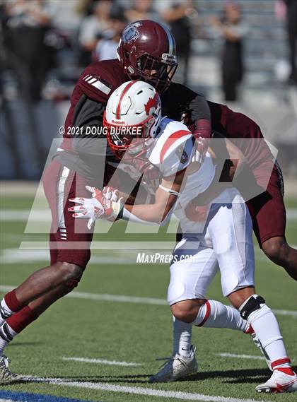 Thumbnail 1 in Heights vs. Memorial (UIL 6A D2 Bi-District Playoff) photogallery.