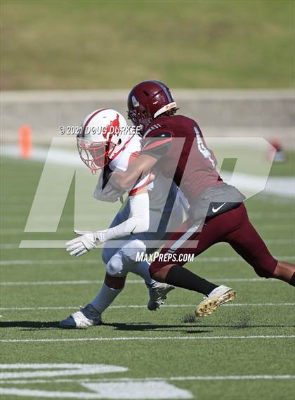 Thumbnail 3 in Heights vs. Memorial (UIL 6A D2 Bi-District Playoff) photogallery.