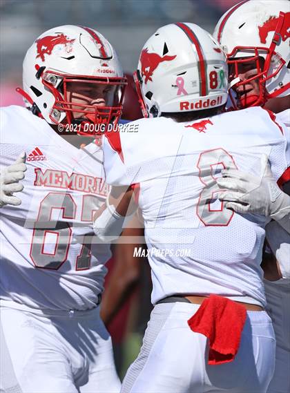 Thumbnail 3 in Heights vs. Memorial (UIL 6A D2 Bi-District Playoff) photogallery.