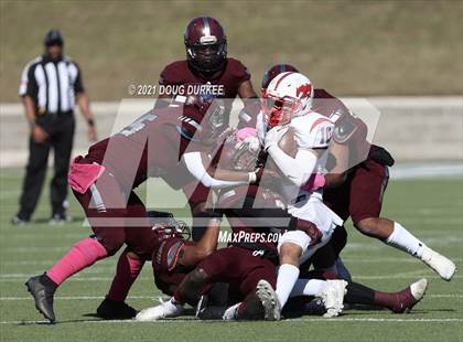 Thumbnail 2 in Heights vs. Memorial (UIL 6A D2 Bi-District Playoff) photogallery.