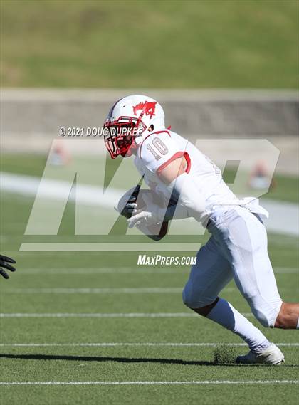 Thumbnail 1 in Heights vs. Memorial (UIL 6A D2 Bi-District Playoff) photogallery.