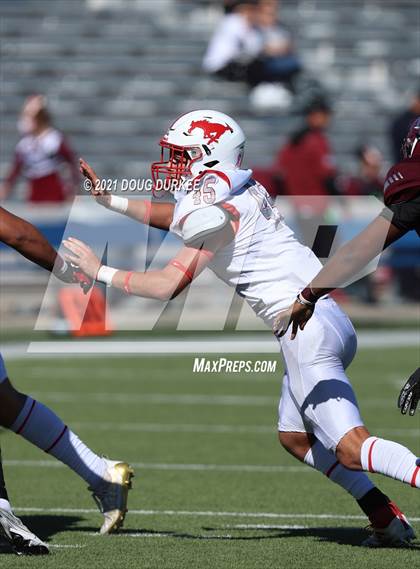 Thumbnail 1 in Heights vs. Memorial (UIL 6A D2 Bi-District Playoff) photogallery.