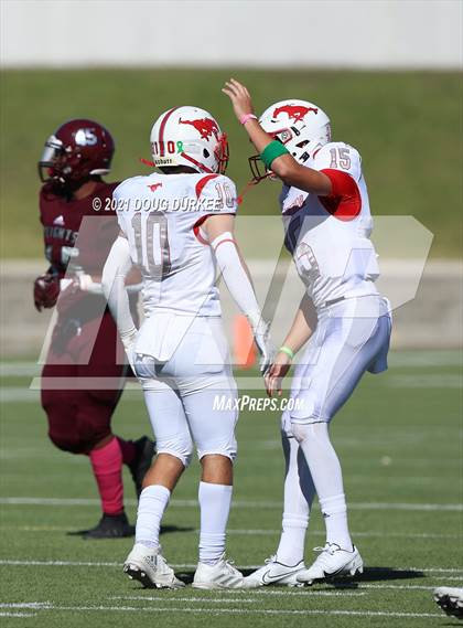Thumbnail 3 in Heights vs. Memorial (UIL 6A D2 Bi-District Playoff) photogallery.
