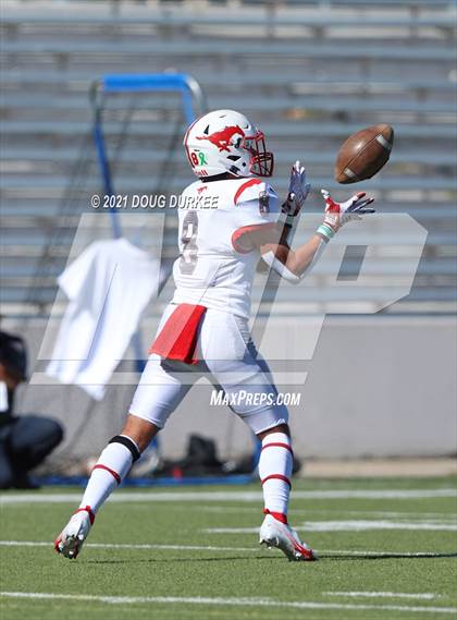 Thumbnail 3 in Heights vs. Memorial (UIL 6A D2 Bi-District Playoff) photogallery.