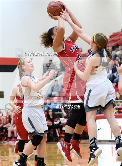 Thumbnail 2 in Goldthwaite vs. Electra (UIL 2A Bi-District Playoff) photogallery.
