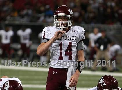 Thumbnail 1 in O'Fallon vs. Belleville West (Great American Football Classic) photogallery.