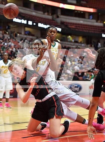 Thumbnail 1 in Harvard-Westlake vs. Long Beach Poly (CIF SS Open DIV Final) photogallery.