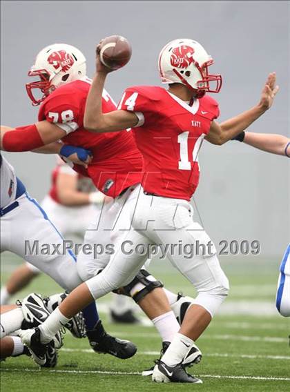 Thumbnail 1 in New Braunfels vs. Katy (Texas 5A D2 Semifinals) photogallery.