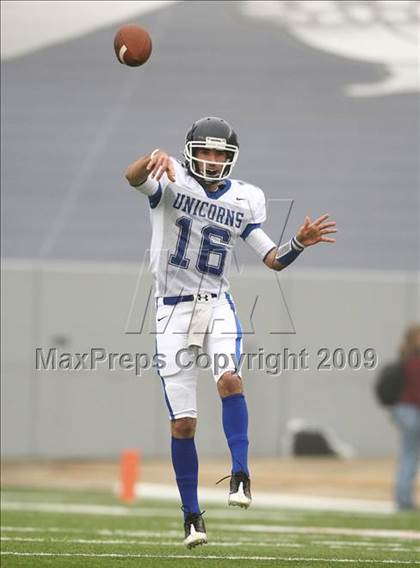 Thumbnail 3 in New Braunfels vs. Katy (Texas 5A D2 Semifinals) photogallery.