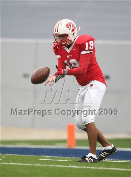 Thumbnail 1 in New Braunfels vs. Katy (Texas 5A D2 Semifinals) photogallery.