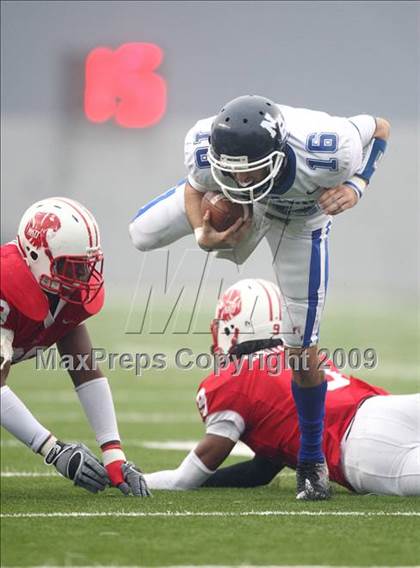 Thumbnail 1 in New Braunfels vs. Katy (Texas 5A D2 Semifinals) photogallery.