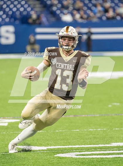 Thumbnail 2 in Fort Wayne Bishop Dwenger vs Evansville Central (IHSAA 4A Final) photogallery.