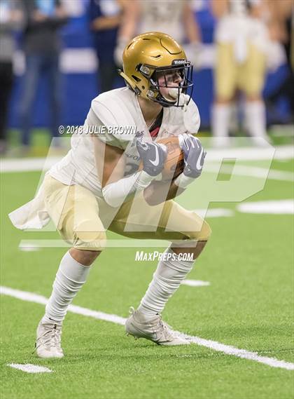 Thumbnail 2 in Fort Wayne Bishop Dwenger vs Evansville Central (IHSAA 4A Final) photogallery.