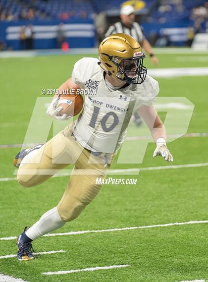 Thumbnail 2 in Fort Wayne Bishop Dwenger vs Evansville Central (IHSAA 4A Final) photogallery.