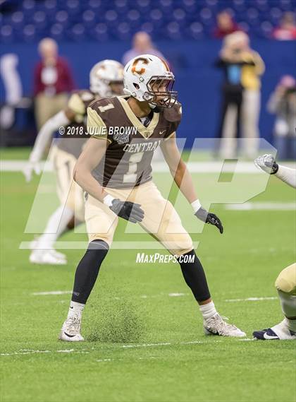 Thumbnail 1 in Fort Wayne Bishop Dwenger vs Evansville Central (IHSAA 4A Final) photogallery.