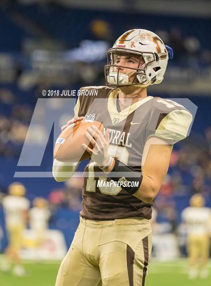 Thumbnail 3 in Fort Wayne Bishop Dwenger vs Evansville Central (IHSAA 4A Final) photogallery.