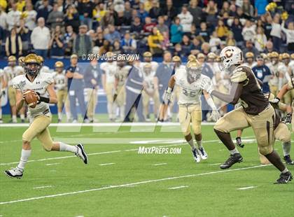 Thumbnail 3 in Fort Wayne Bishop Dwenger vs Evansville Central (IHSAA 4A Final) photogallery.